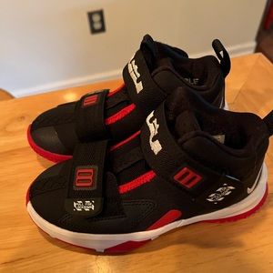 Nike LeBron Soldier Shoes 10.5c